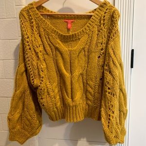 Chunky mustard sweater with ballon sleeves